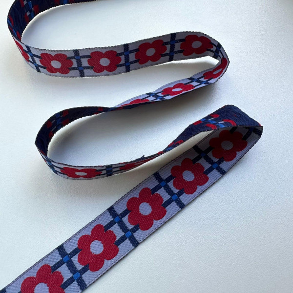 Fita Galão Bordada - Flor - Base Cinza - 1,8cm - 652