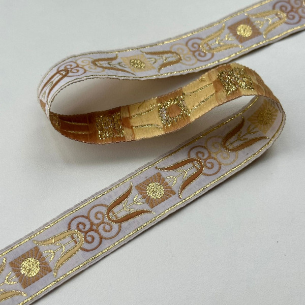 Fita Galão Bordada - Ponto Russo - Camel / Dourado - 2,5cm - 667