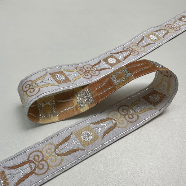 Fita Galão Bordada - Ponto Russo - Camel / Prata - 2,5cm - 666