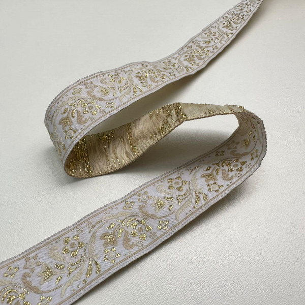 Fita Galão Bordada - Ponto Russo - Arabescas Texturizadas - 2,4cm - 672