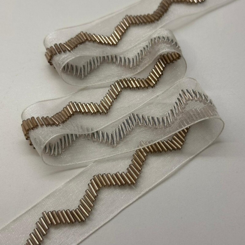 Faixa de Organza Indiana Bordada com Canutilhos Faixa de Organza Indiana Bordada com Canutilhos
