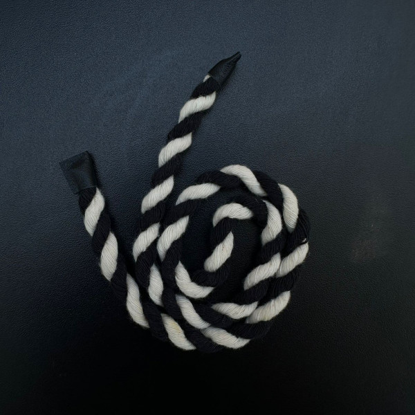 Cordão Trançado - Preto / Crú - com Ponteiras de Corino - 48cm - 775