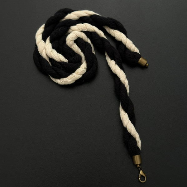 Cordão Trançado - Preto / Crú - com Pingente de Metal com Búzio e Tassel - 75cm - 792