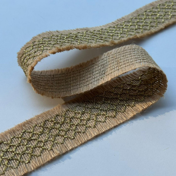 Entremeio de Sisal Bordado com Fio de Lurex Dourado - 5cm - 814