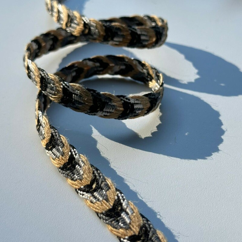 Passamanaria Trançada com Sisal - Espinha de Peixe - 1,4cm - 824 Passamanaria Trançada com Sisal - Espinha de Peixe - 1,4cm - 824