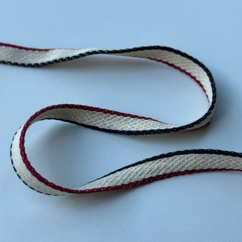 Fita Cadarço com Bordas Preto / Vermelho - 1,1cm - 681 Fita Cadarço com Bordas Preto / Vermelho - 1,1cm - 681