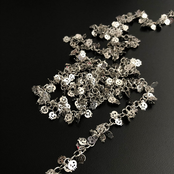 Elos de Metal com Pingentes de Caveiras Prateadas - 456