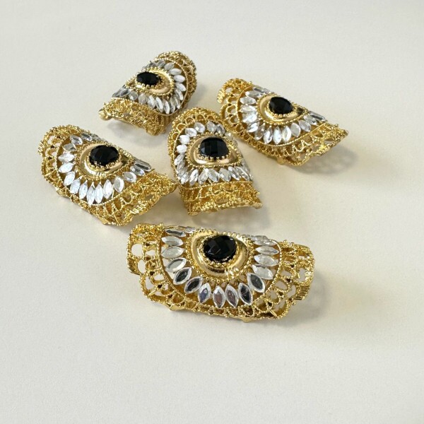 Broche 56