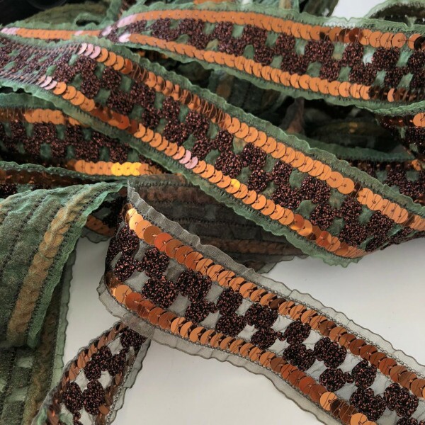 Entremeio de Organza Paetizado