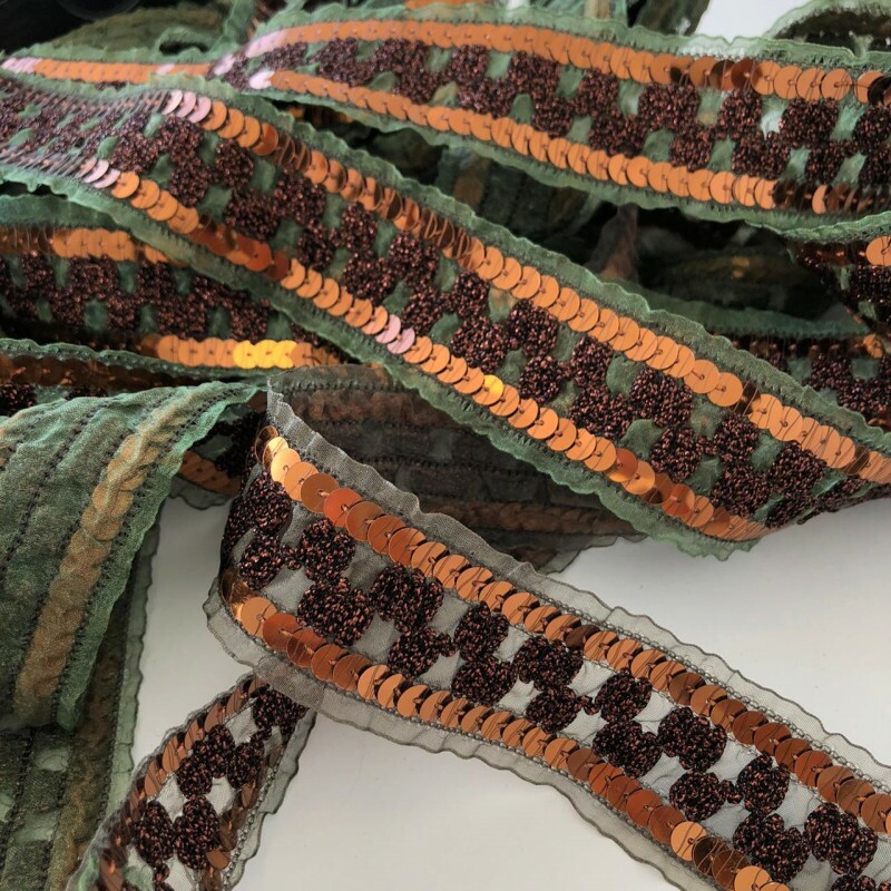 Entremeio de Organza Paetizado