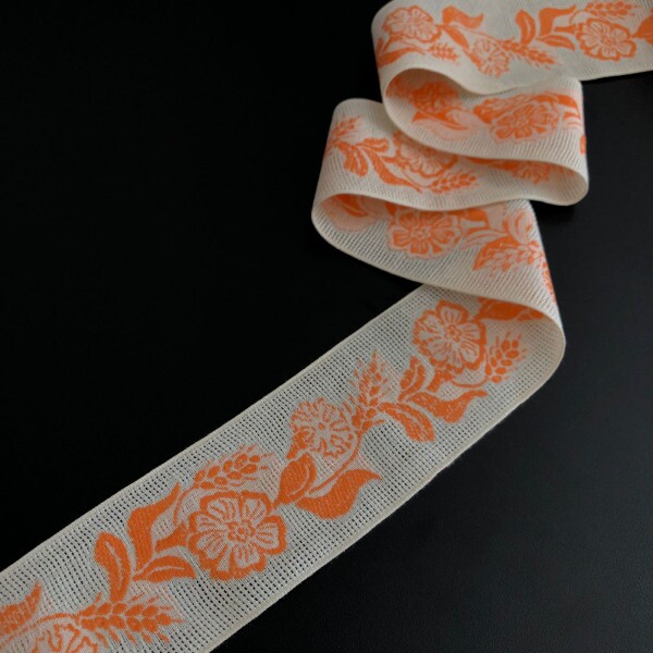 Entremeio Etamine Bordado em Linha 