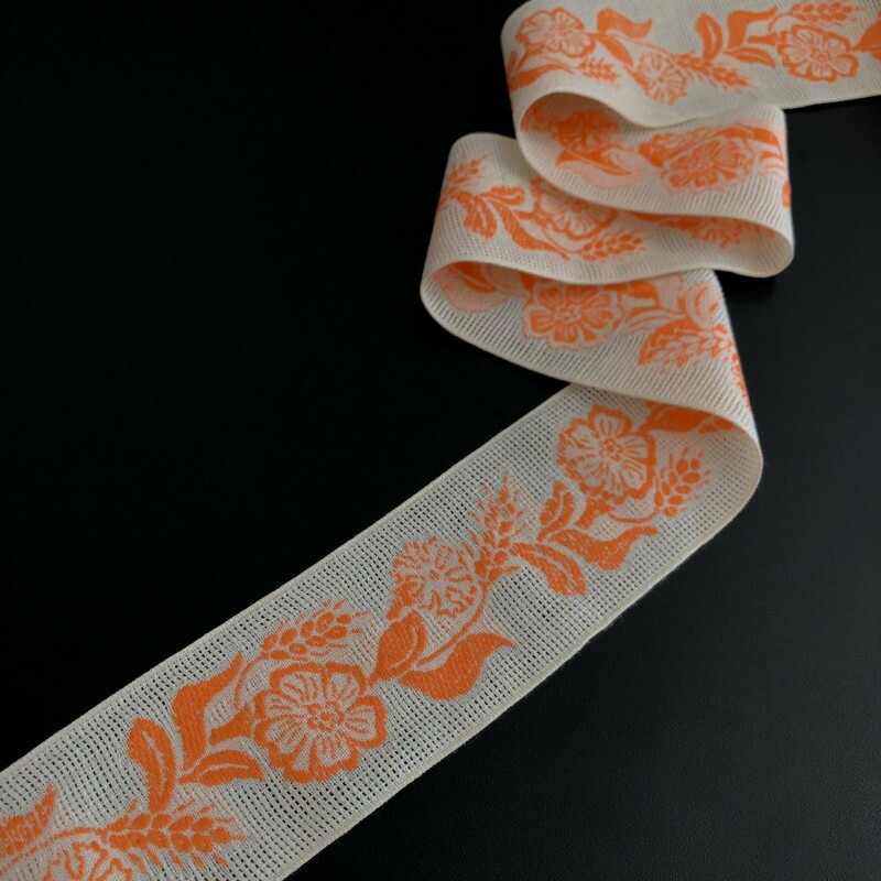 Entremeio Etamine Bordado em Linha 