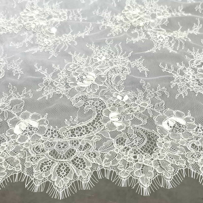 Renda Chantilly - Soutache 