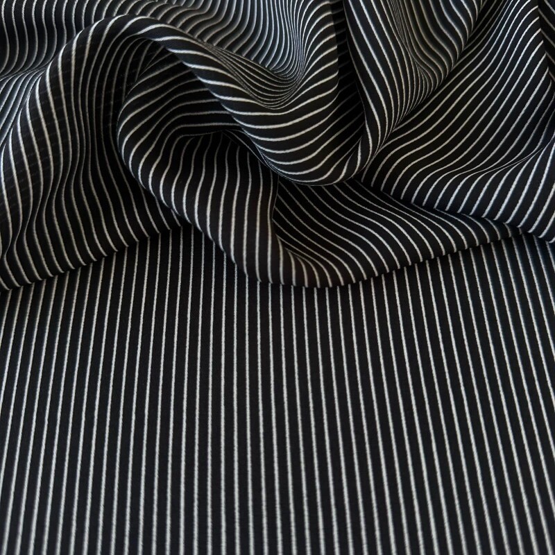 Crepe Mousse - Preto / Off - Est 64
