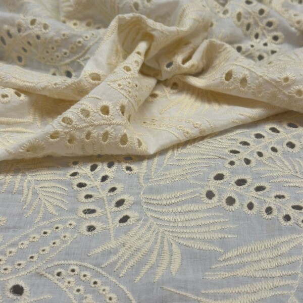 Último Corte - 1m - Bordado Nisa - 100% Algodão  Último Corte - 1m - Bordado Nisa - 100% Algodão