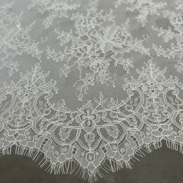 Renda Chantilly - Barrado Duplo 
