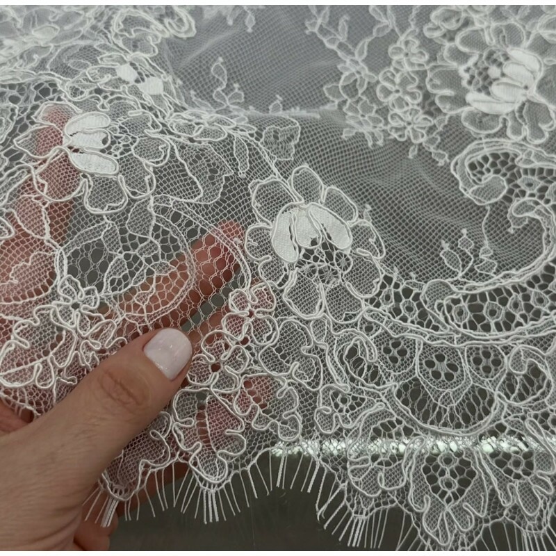 Último Corte - 60cm - Renda Chantilly Francesa com Soutache - Off White Último Corte - 60cm - Renda Chantilly Francesa com Soutache - Off White